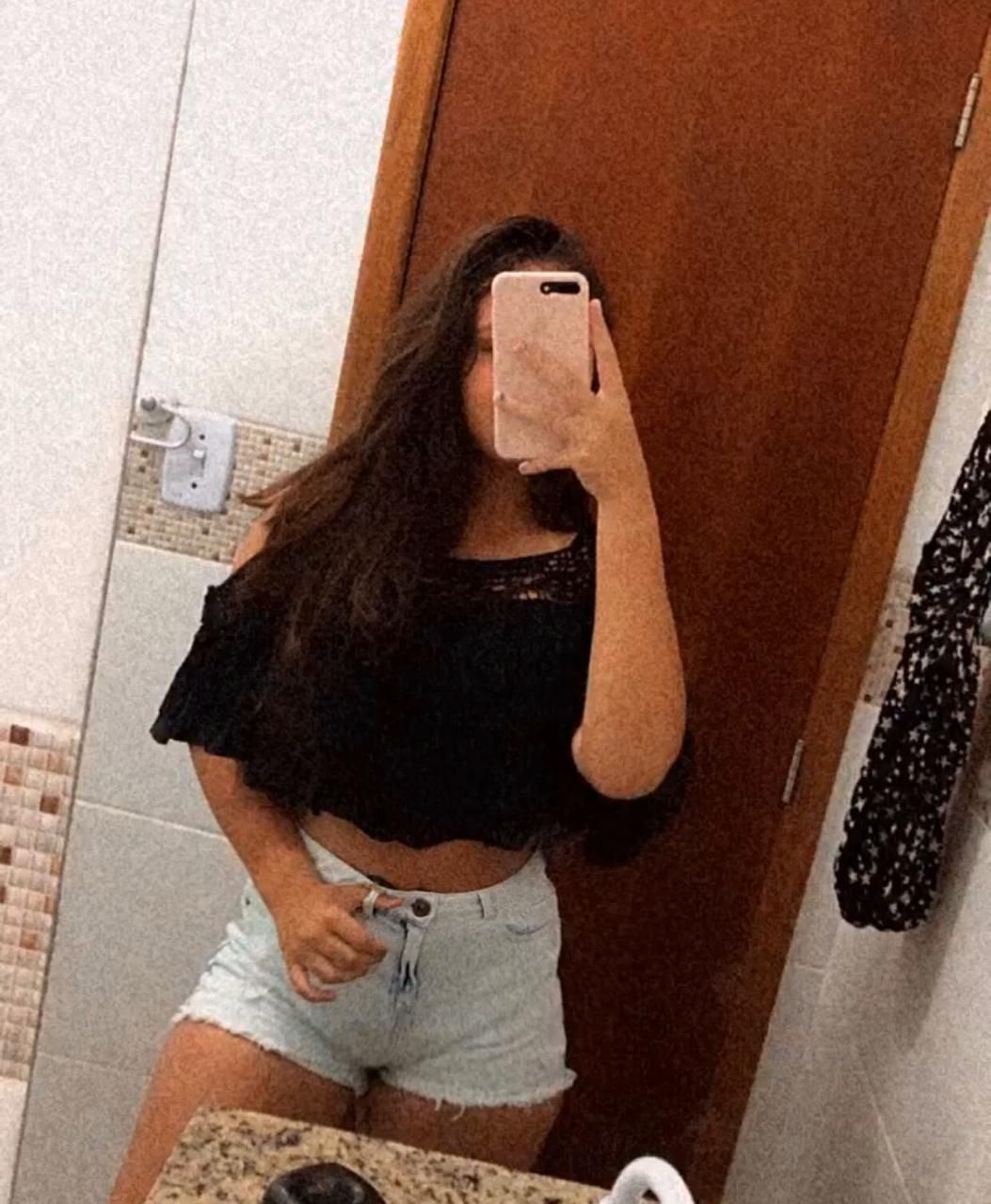 <em><strong>Victoria.F</strong></em>